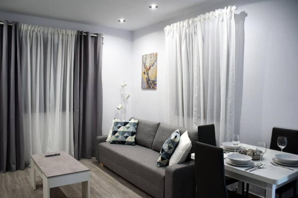 Alojamientos Lola, Suite Con Jacuzzi Benalup-Casas Viejas Exterior photo