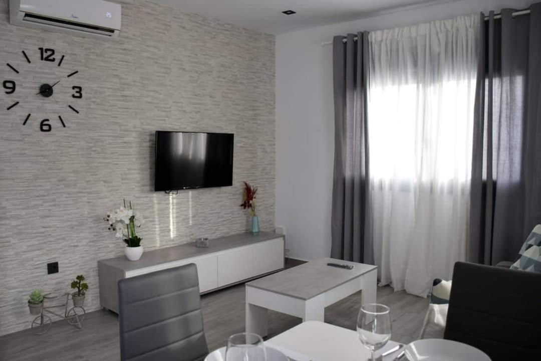 Alojamientos Lola, Suite Con Jacuzzi Benalup-Casas Viejas Exterior photo