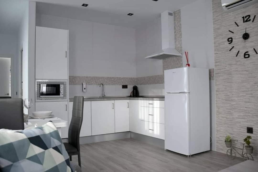 Alojamientos Lola, Suite Con Jacuzzi Benalup-Casas Viejas Exterior photo