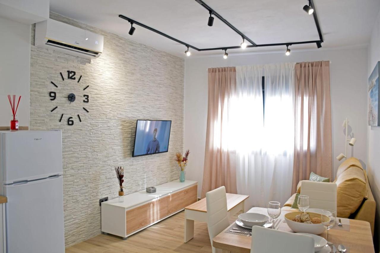 Alojamientos Lola, Suite Con Jacuzzi Benalup-Casas Viejas Exterior photo