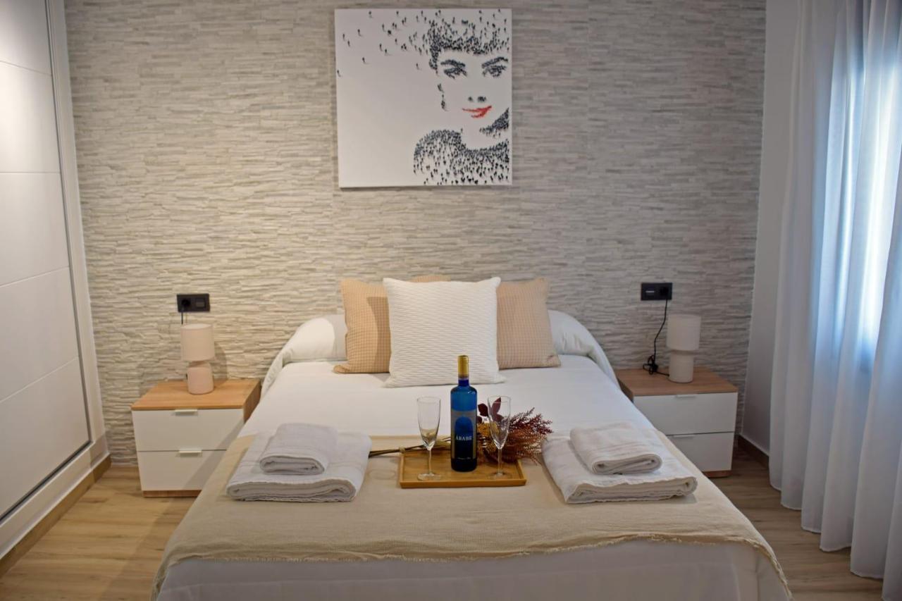 Alojamientos Lola, Suite Con Jacuzzi Benalup-Casas Viejas Exterior photo